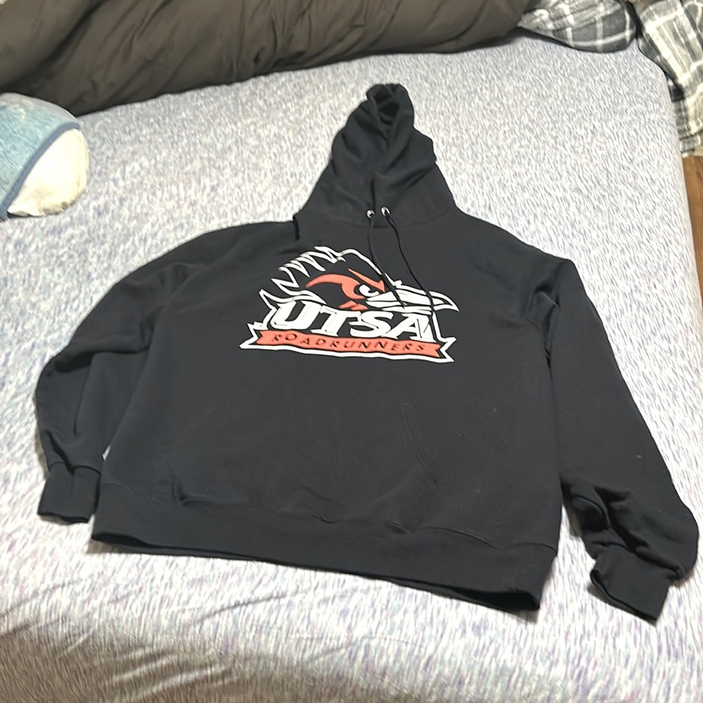 UTSA navy sweatshirt large
